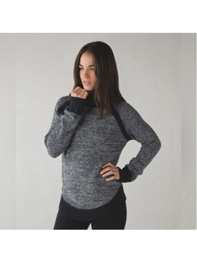 Lululemon Passage To Prana Sweater
Silver Spoon / Heathered Black wool soft sz 2